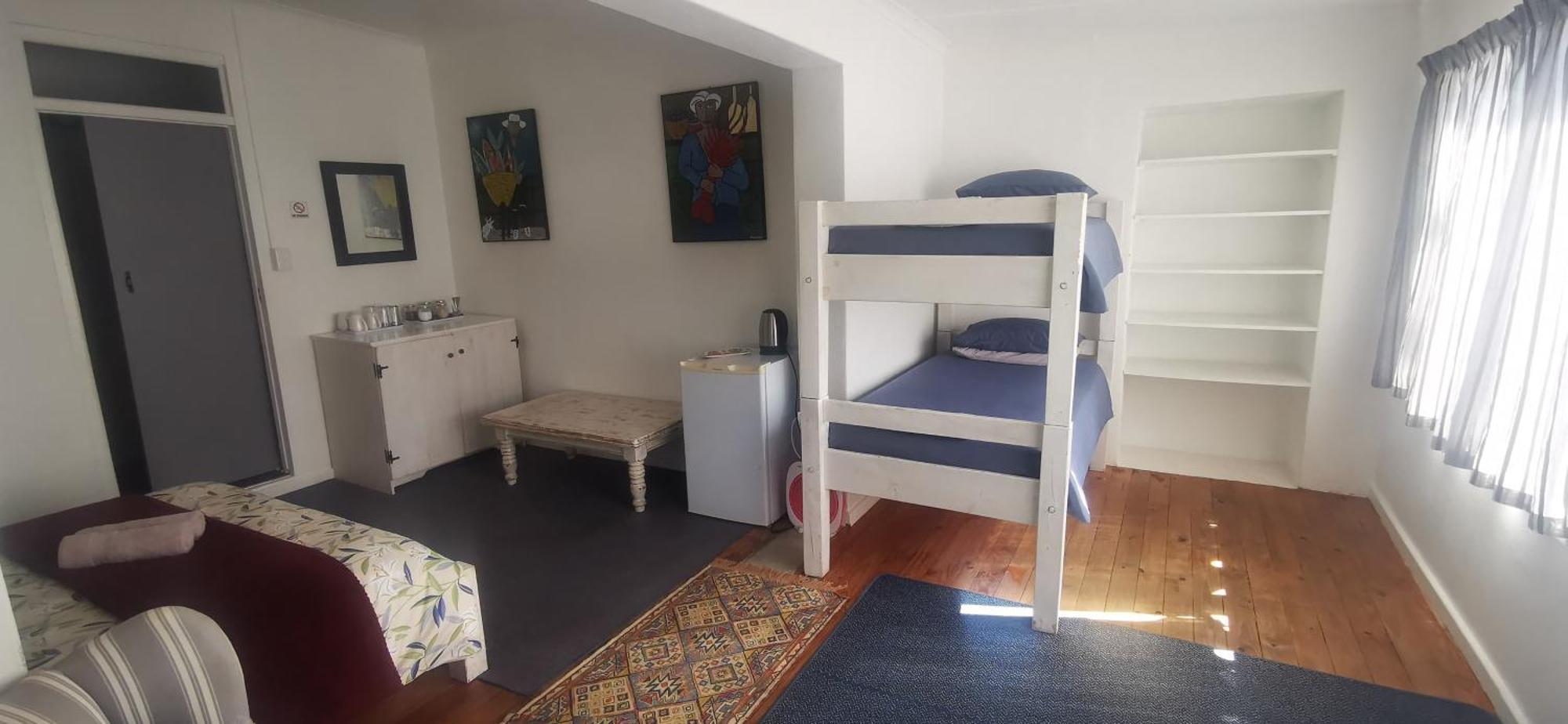 Backpackers & Budget Hostel